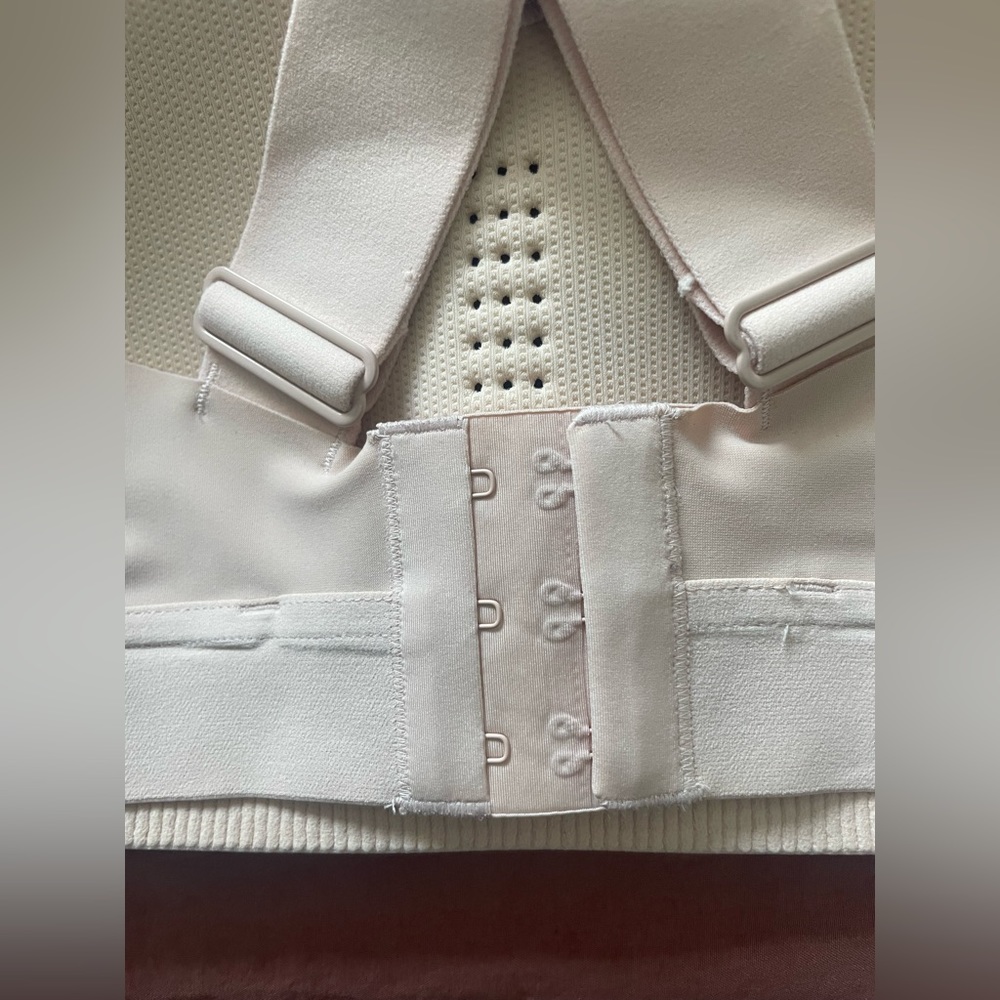 Reebok Sports Bra-NWT - Picture 4 of 7
